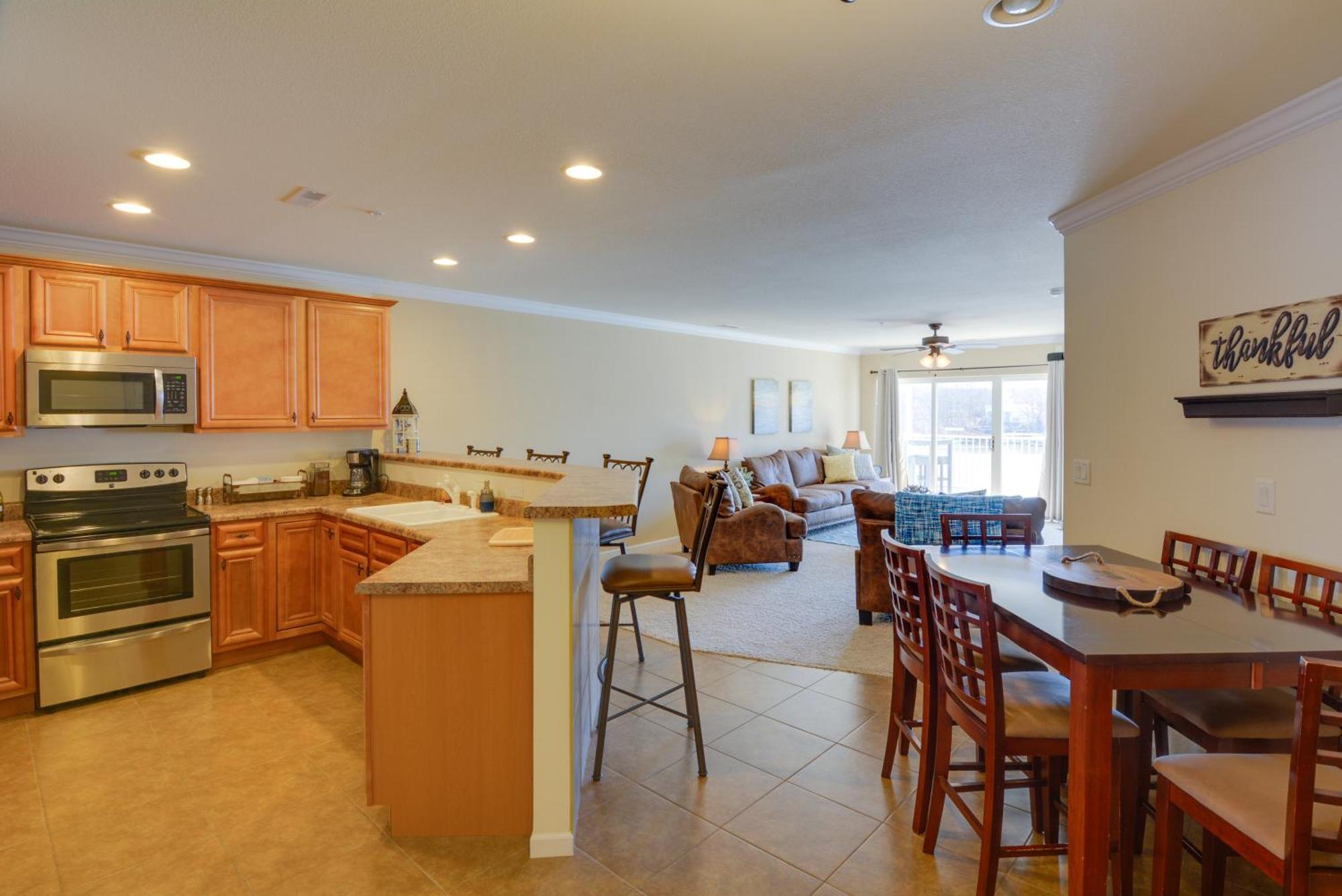 Lakefront Osage Beach Condo With Pool And Water Views! Exteriör bild