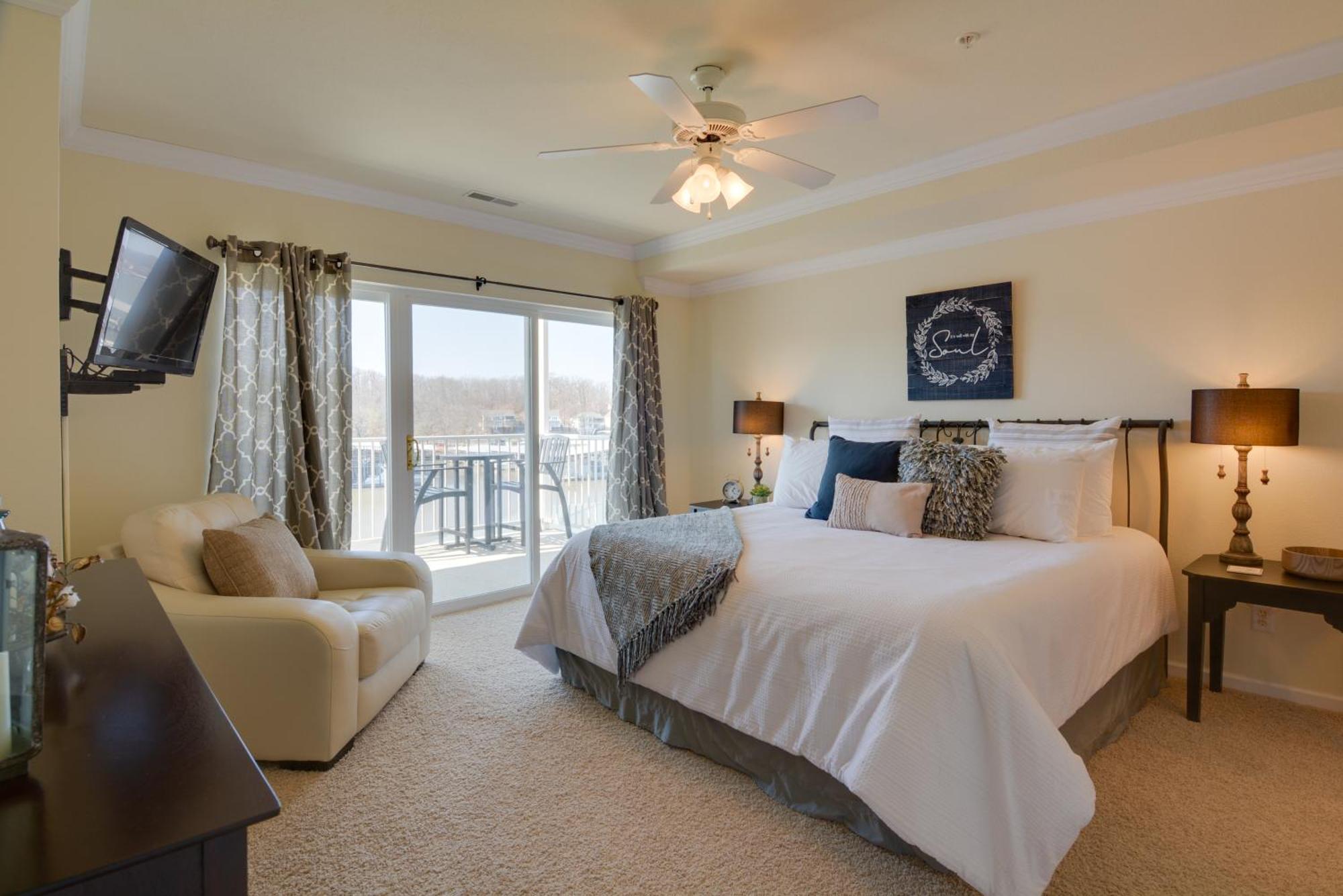 Lakefront Osage Beach Condo With Pool And Water Views! Exteriör bild
